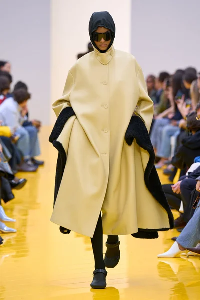 Look 18